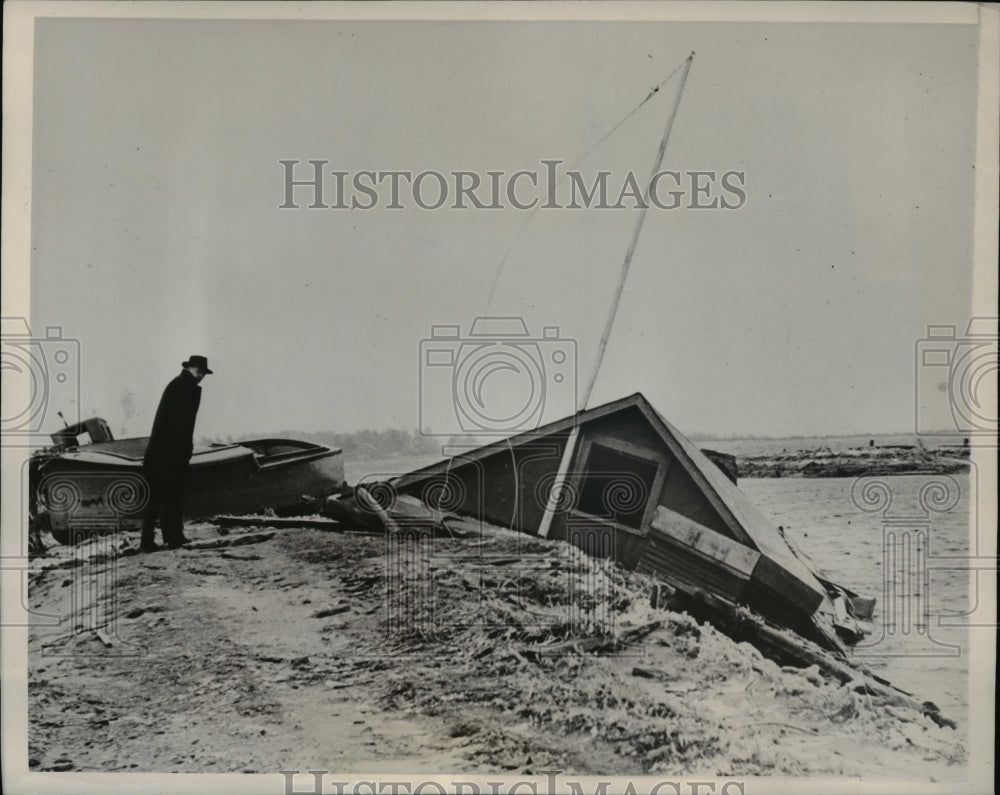 1940 Press Photo House Washed Away in Little Bay du Noc in Lake Michigan Storm