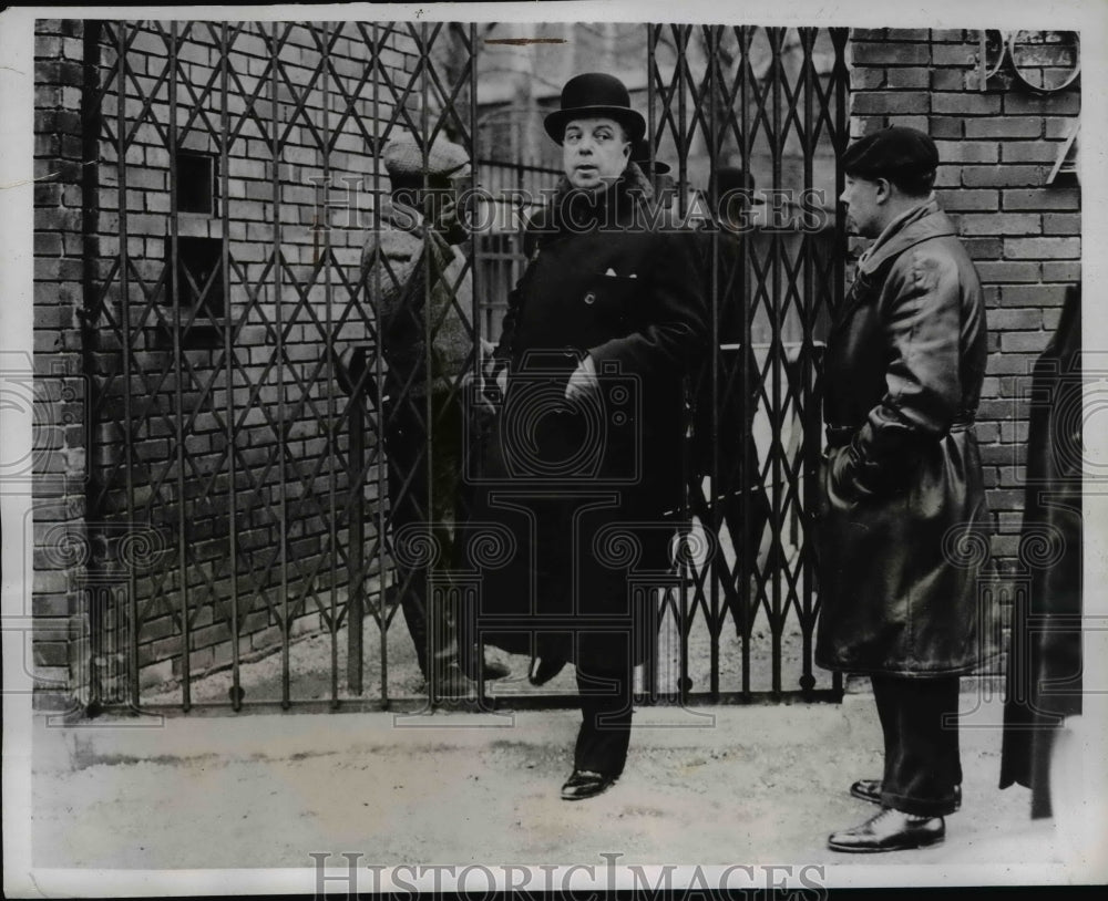 1935 Press Photo Horace de Carbucci Leaving Parc des Princes, Paris, France