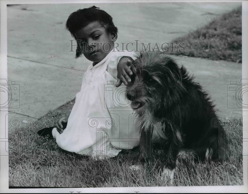 Load image into Gallery viewer, 1967 Press Photo Breti Ann Bryson, 685 E 120th St. - nef34123
