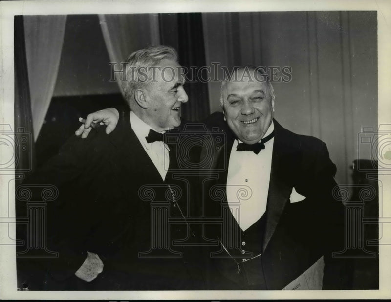 Load image into Gallery viewer, 1937 Press Photo 11 Members of Congress Who Voted Against WWI Entry at Dinner
