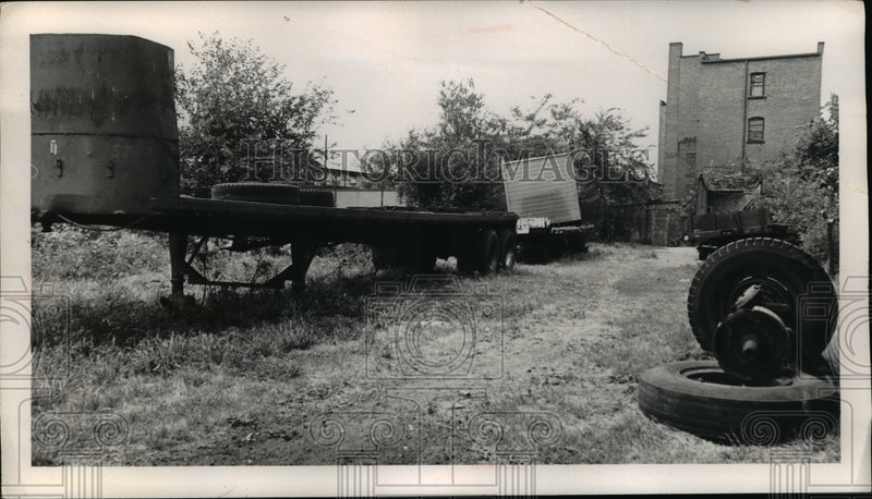 Load image into Gallery viewer, 1975 Press Photo Cleveland, Ohio Lot at 6707 Quimby Avenue - nef34167
