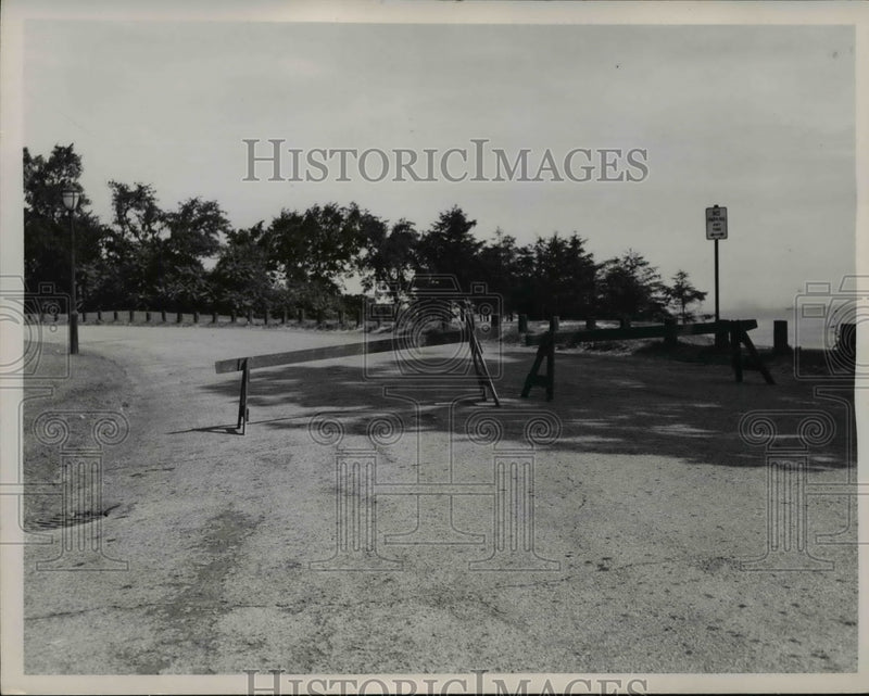 Load image into Gallery viewer, 1947 Press Photo Lakefront Erosion, Cleveland, Ohio - nef34168
