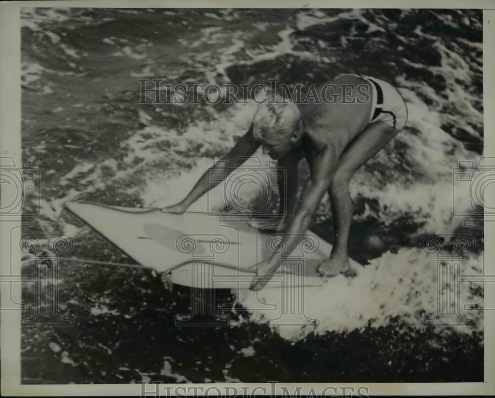 1937 Press Photo Herbert Miller Demonstrates Correct Form of Aquaplaning