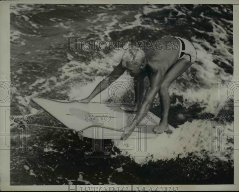 Load image into Gallery viewer, 1937 Press Photo Herbert Miller Demonstrates Correct Form of Aquaplaning
