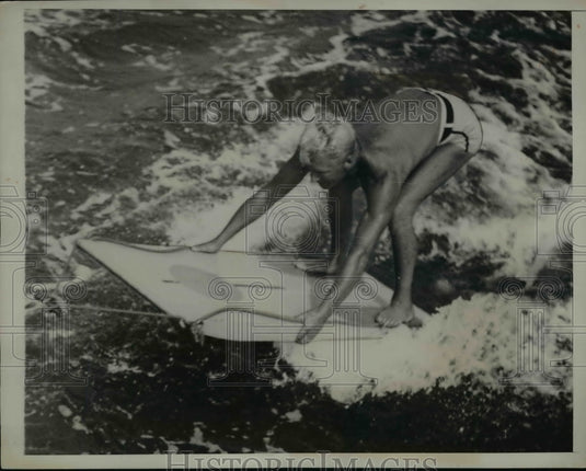 1937 Press Photo Herbert Miller Demonstrates Correct Form of Aquaplaning