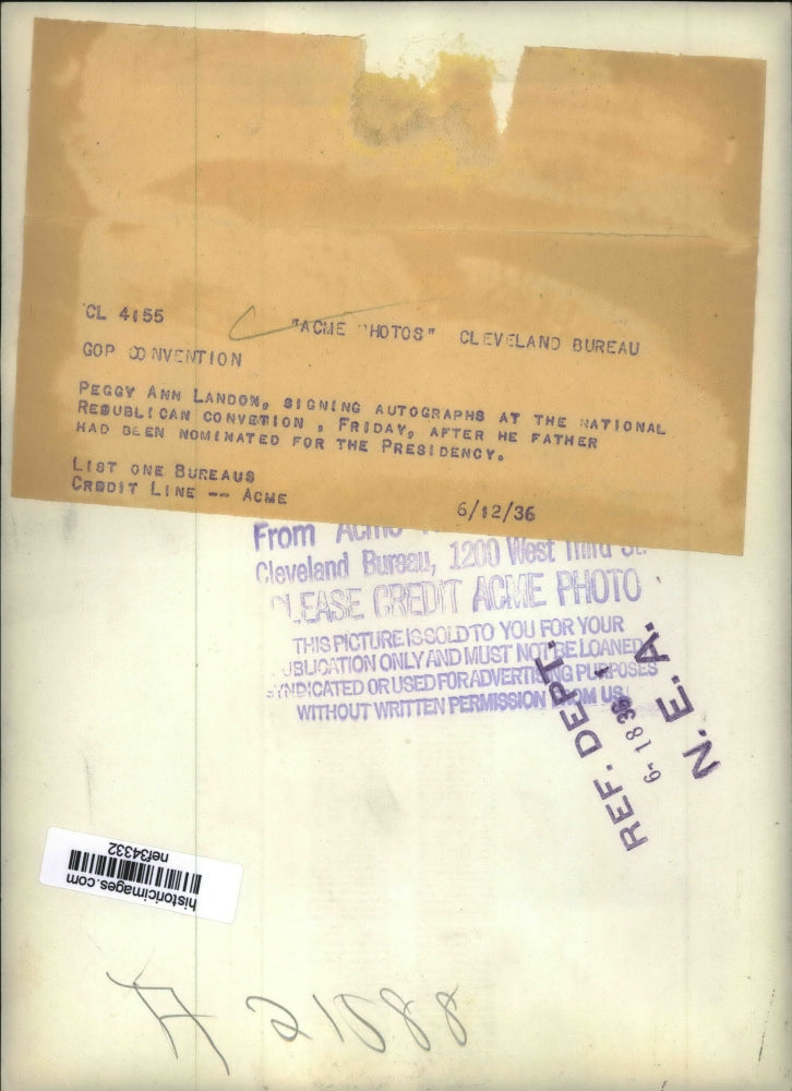 1936 Press Photo Peggy Ann Landon Signing Autographs at Republican Convention