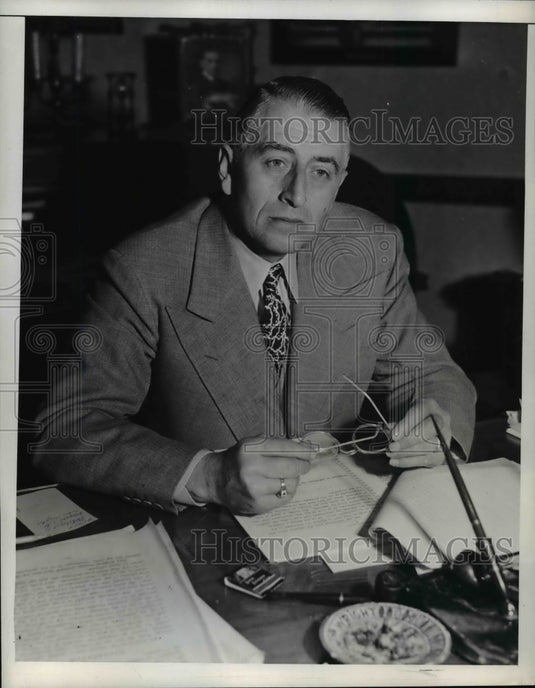 1944 Press Photo Loyd Wright of Charley Chaplain Attorney - nef34344