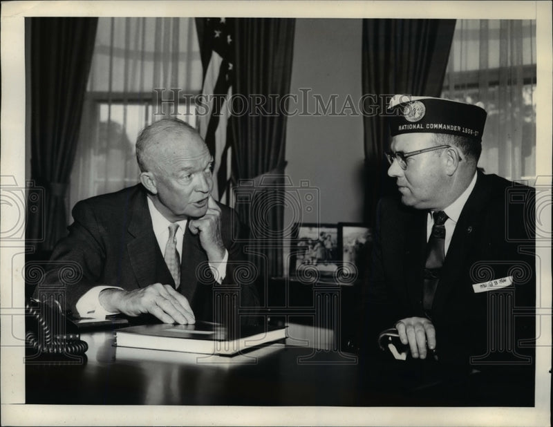 Load image into Gallery viewer, 1956 Press Photo Dwight Eisenhower Meets with National Commander - nef34449
