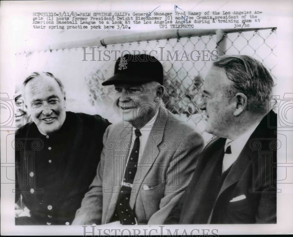 1953 Press Photo Dwight Eisenhower, Joe Cronin Manager Fred Haney LA Angels Game