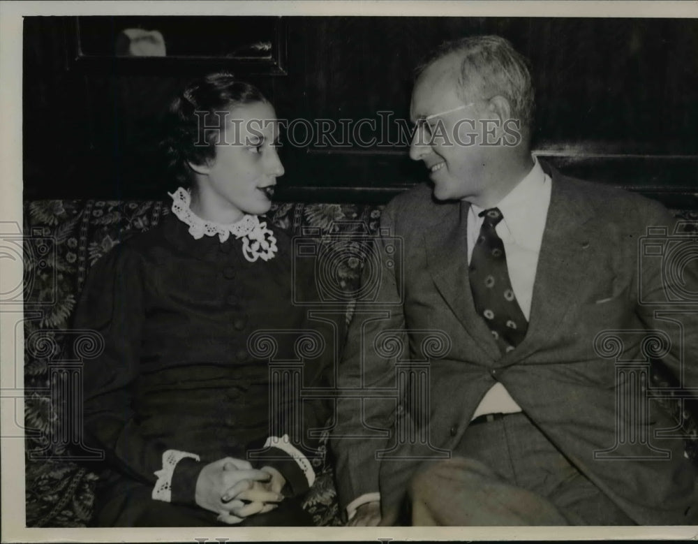 1936 Press Photo Alf Landon, Daughter Peggy Ann Returning from Maine Trip