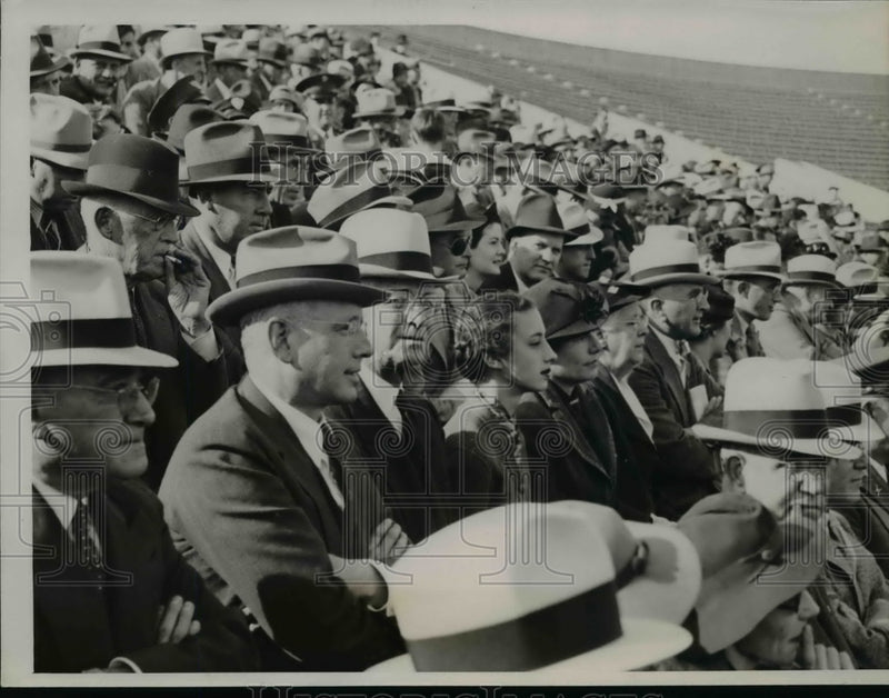 Load image into Gallery viewer, 1936 Press Photo Alf Landon &amp; Family at Kansas University Football Game
