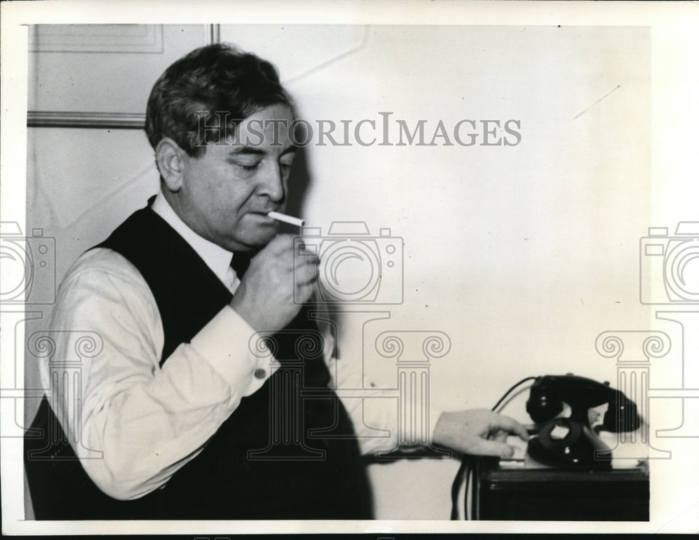 1941 Press Photo James F. Dewey Lighting Cigarette - nef34562