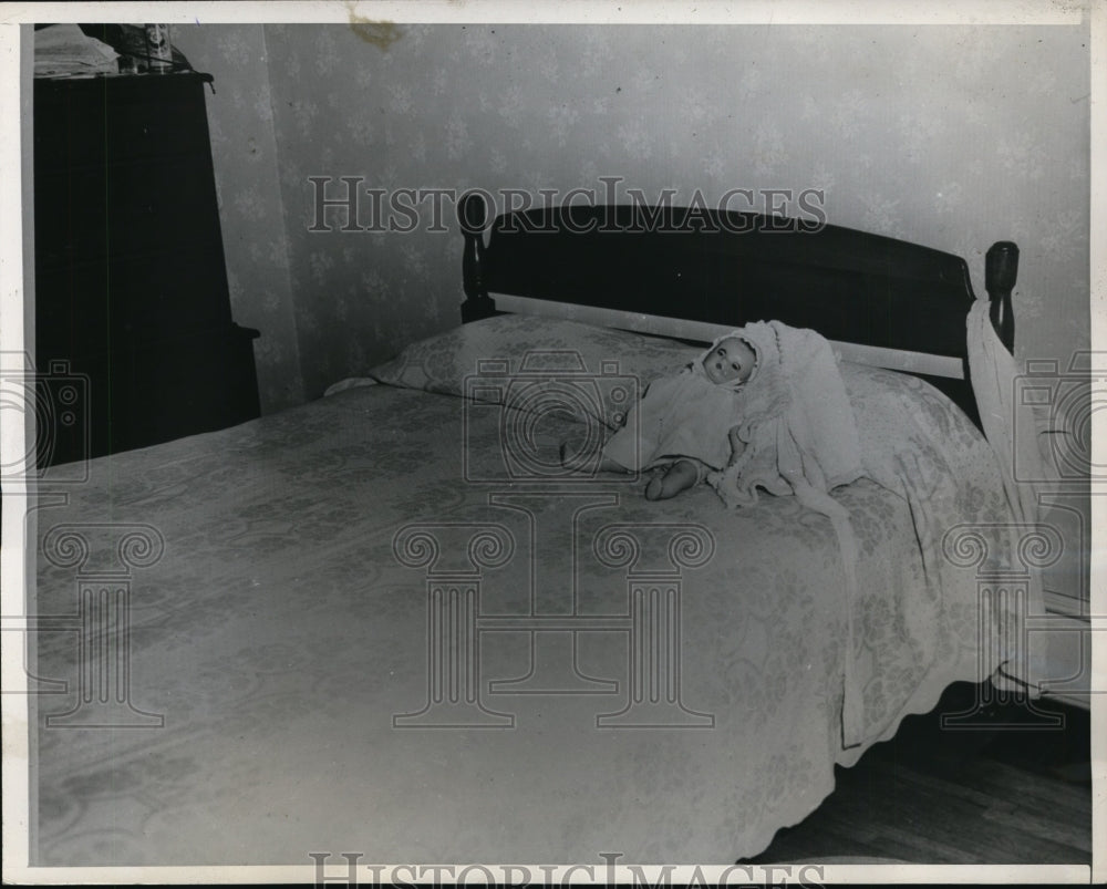 1946 Press Photo Bed & Doll of Missing Girl Terry Taylor, Charlotte, NC