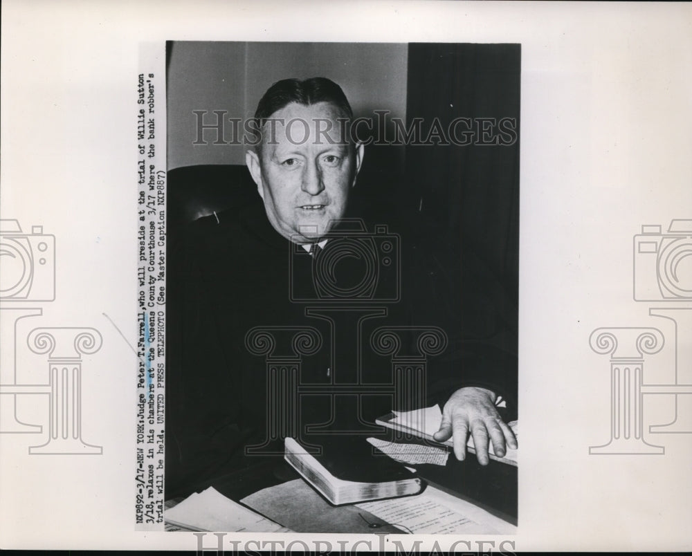 1952 Press Photo Judge Peter T. Farrell at Queens County Courthouse, New York