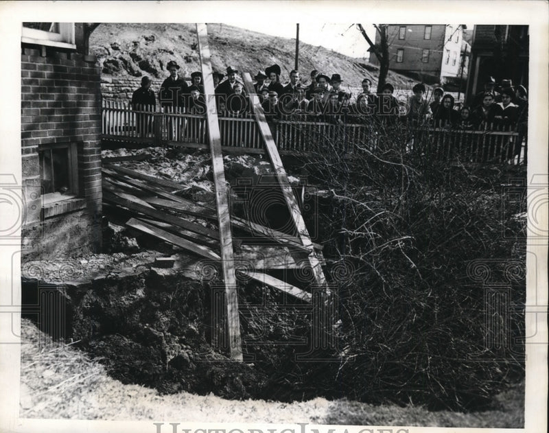 Load image into Gallery viewer, 1943 Press Photo Cave-In Damages Homes Schools Streets Water and Gas Mains
