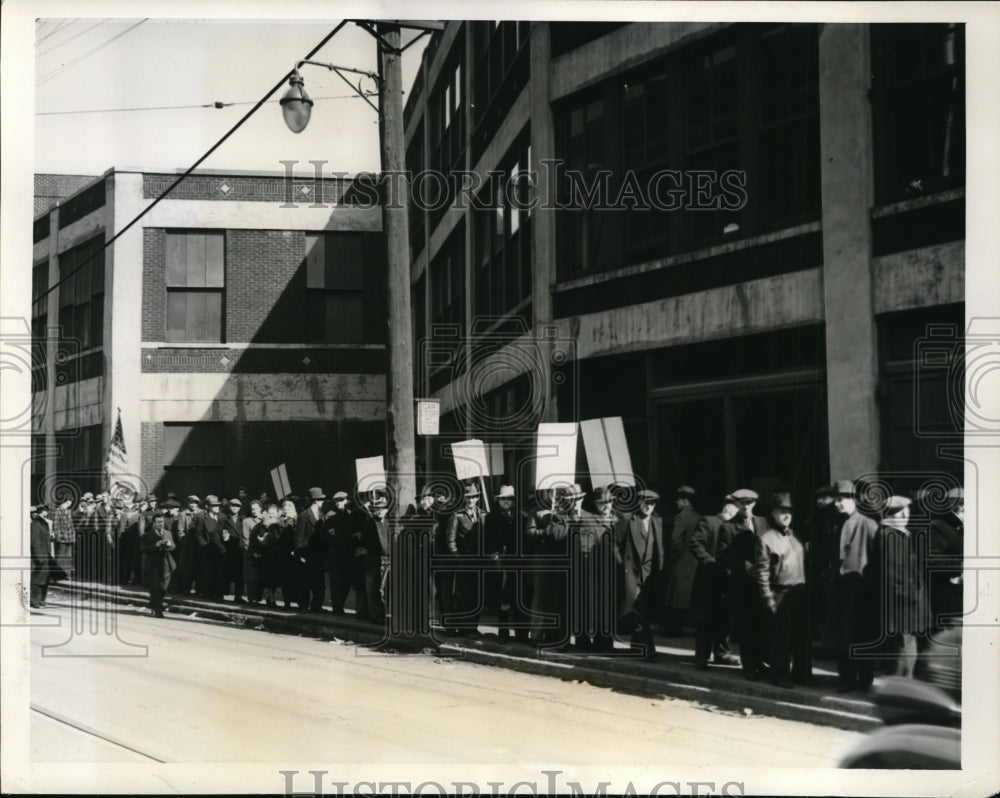 1941 Press Photo Midland Steel Products Company Shuts Down Plant 1700 Strike