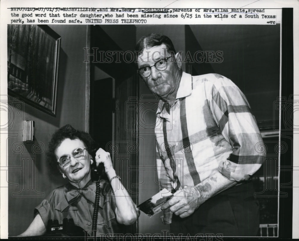 1957 Press Photo Mr &amp; Mrs Henry D Schiindler Share Good Word That Daughter Found