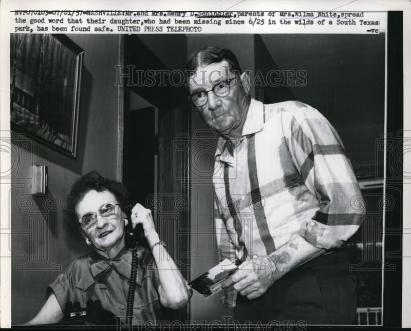 Load image into Gallery viewer, 1957 Press Photo Mr &amp; Mrs Henry D Schiindler Share Good Word That Daughter Found
