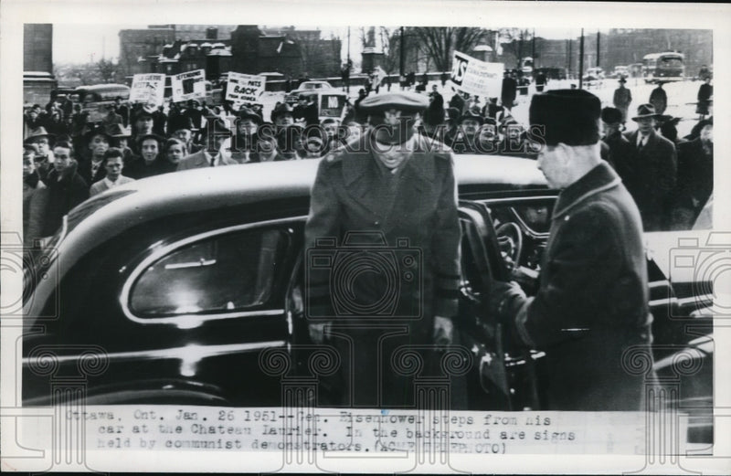Load image into Gallery viewer, 1951 Press Photo Pres Eisenhower Steps From His Car at the Chateau Laurier
