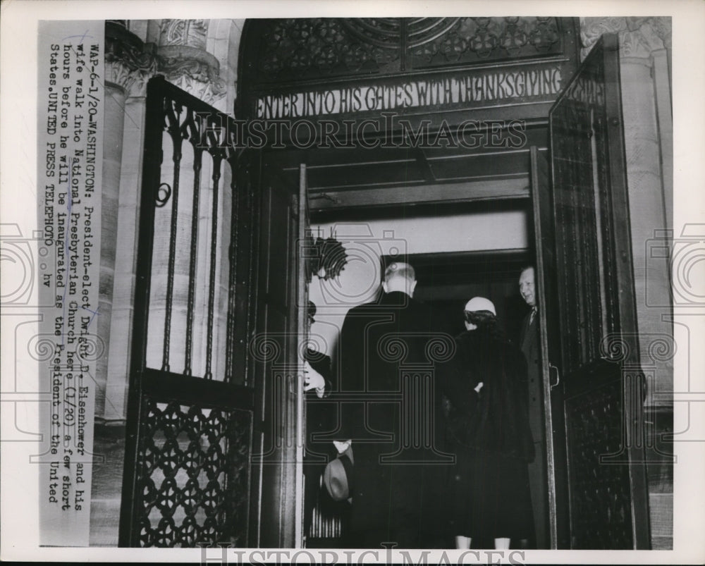 1953 Press Photo Pres. Elect Dwight Eisenhower Walks into Presbyterian Church