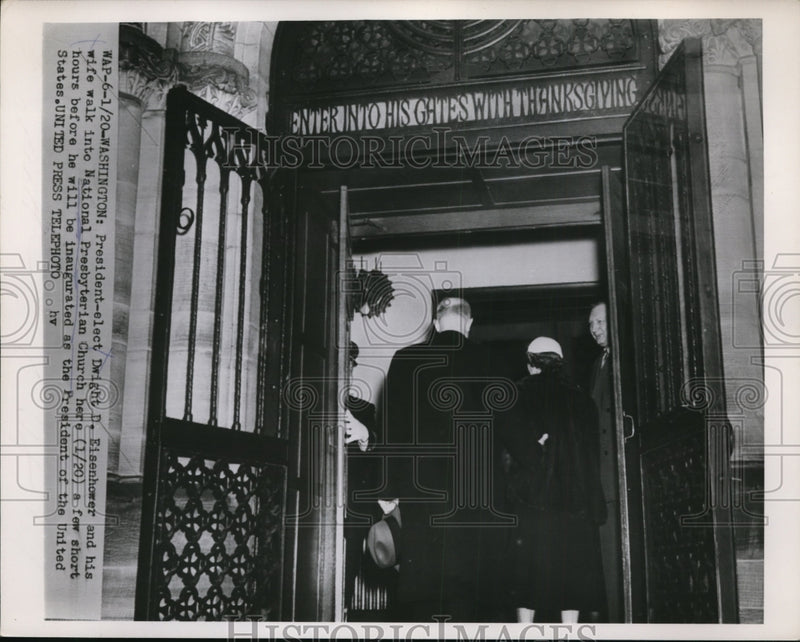 Load image into Gallery viewer, 1953 Press Photo Pres. Elect Dwight Eisenhower Walks into Presbyterian Church
