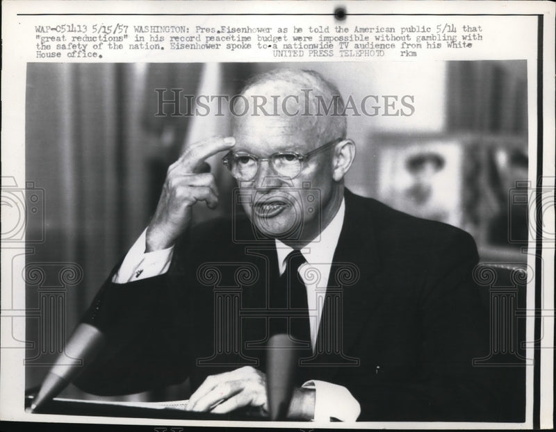 Load image into Gallery viewer, 1957 Press Photo Pres Eisenhower Tell American Public Great Reduction Impossible
