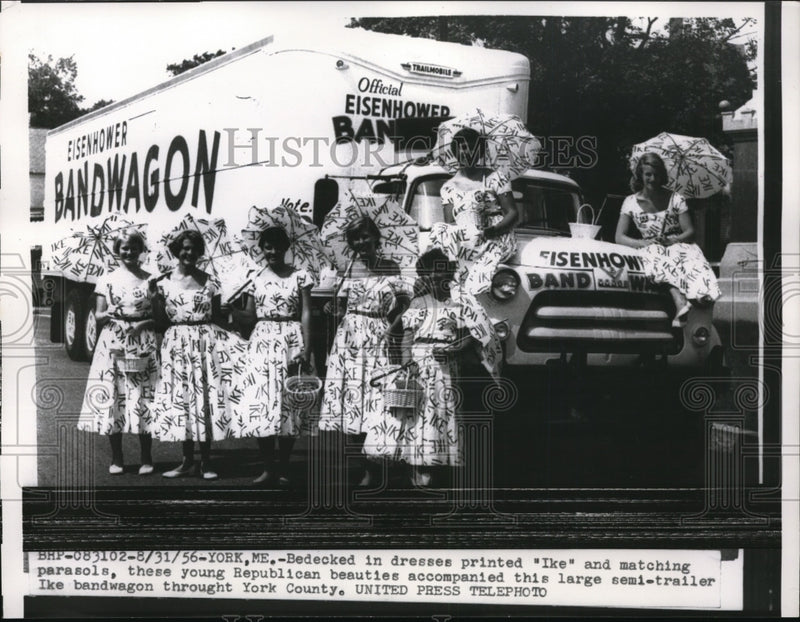 Load image into Gallery viewer, 1956 Press Photo Dwight Eisenhower Bandwagon Republican Girls, York County

