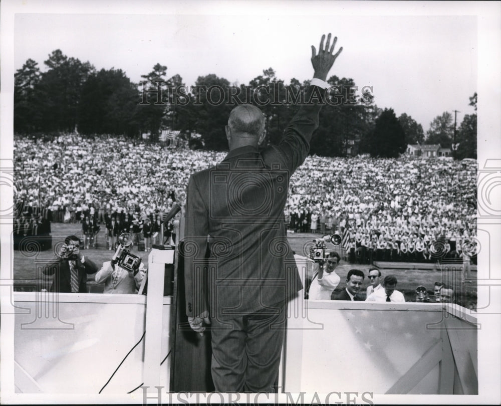 1954 Press Photo Dwight Eisenhower Waves to Meklenberg Independence Day Crowds