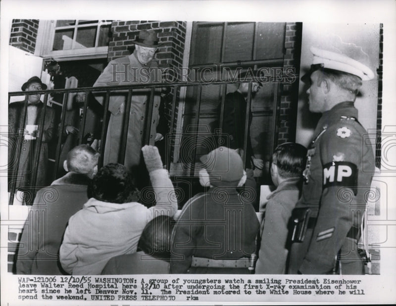 Load image into Gallery viewer, 1955 Press Photo President Dwight Eisenhower Leaves Walter Reed Hospital

