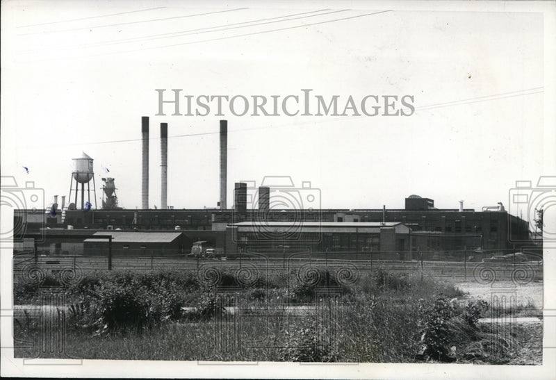 Load image into Gallery viewer, 1939 Press Photo Risher Body Company Plant, Pontiac, Michigan Closes for Dispute
