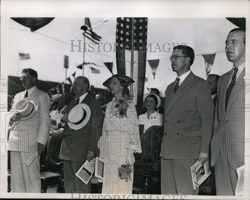 Load image into Gallery viewer, 1938 Press Photo Mayor Edward Kelly of Chicago with Swedish Royalty Celebration
