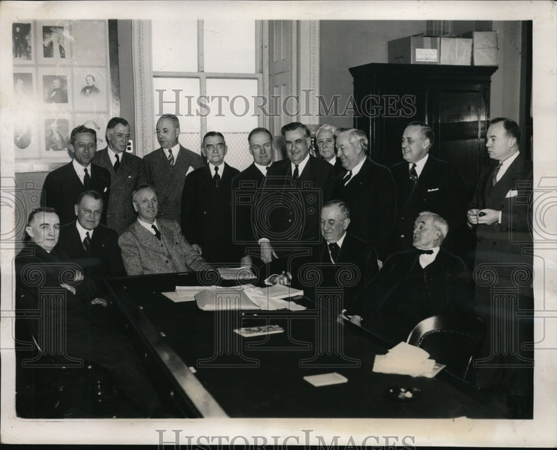 Load image into Gallery viewer, 1939 Press Photo Senate Judiciary Committee Approve Frankfuter Appointment
