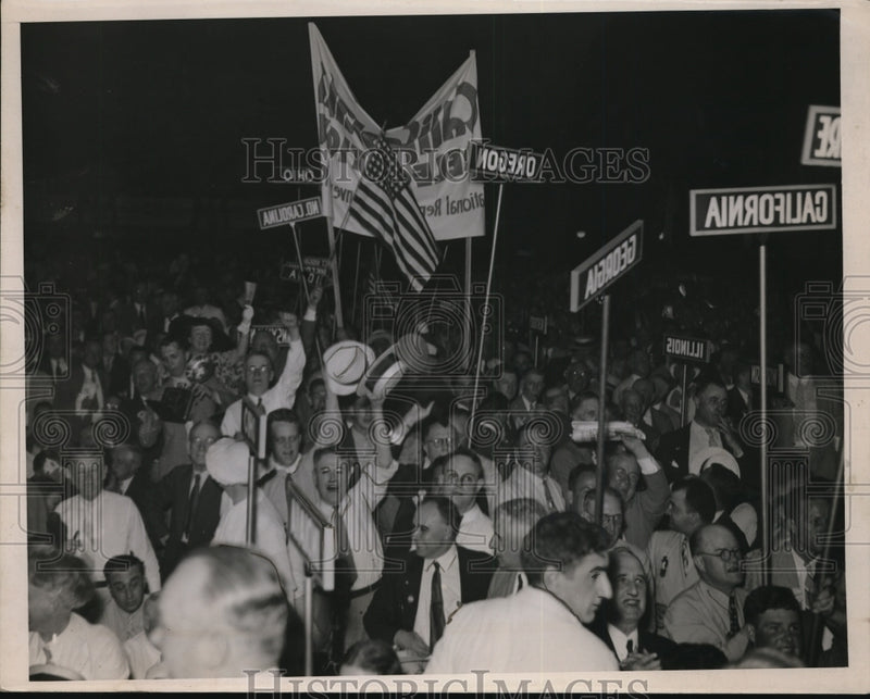 Load image into Gallery viewer, 1936 Press Photo Ovation for Herbert Hoover at GOP Convention - nef34996
