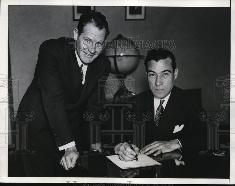 Load image into Gallery viewer, 1933 Press Photo James Mattern &amp; Colonel Clarence Young Sec Commerce Aeronautics

