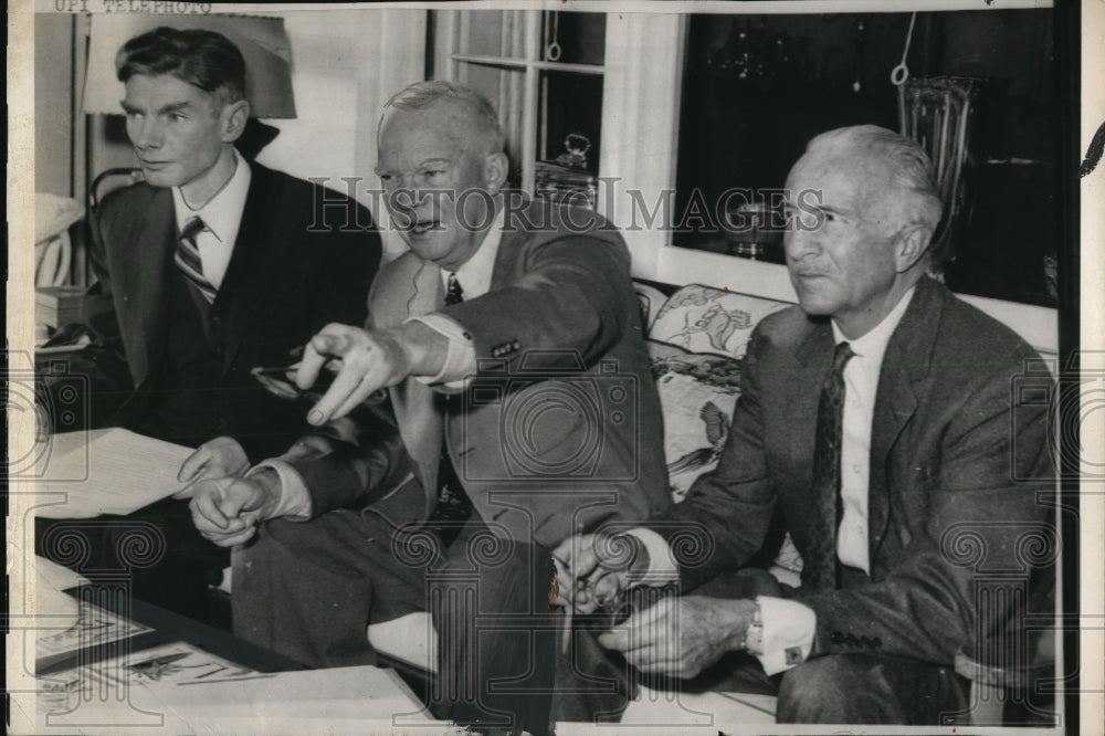 1958 Press Photo President Confers With His Assistants on State of Union Address