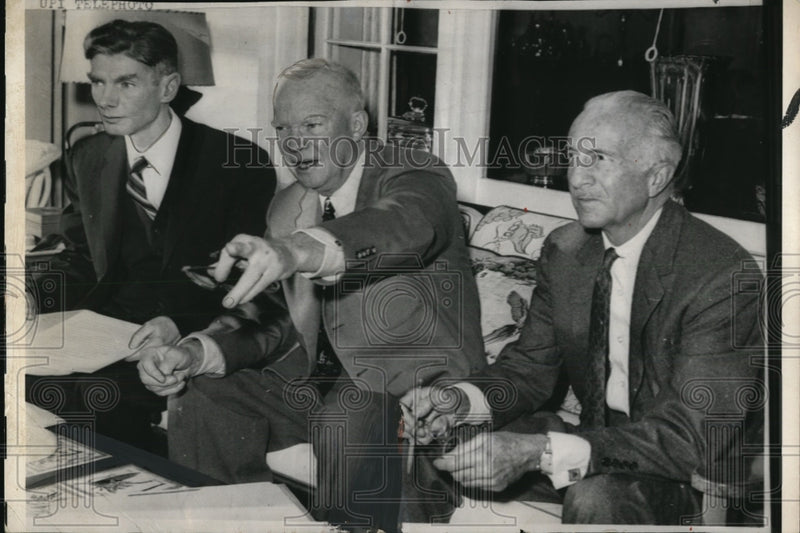 Load image into Gallery viewer, 1958 Press Photo President Confers With His Assistants on State of Union Address
