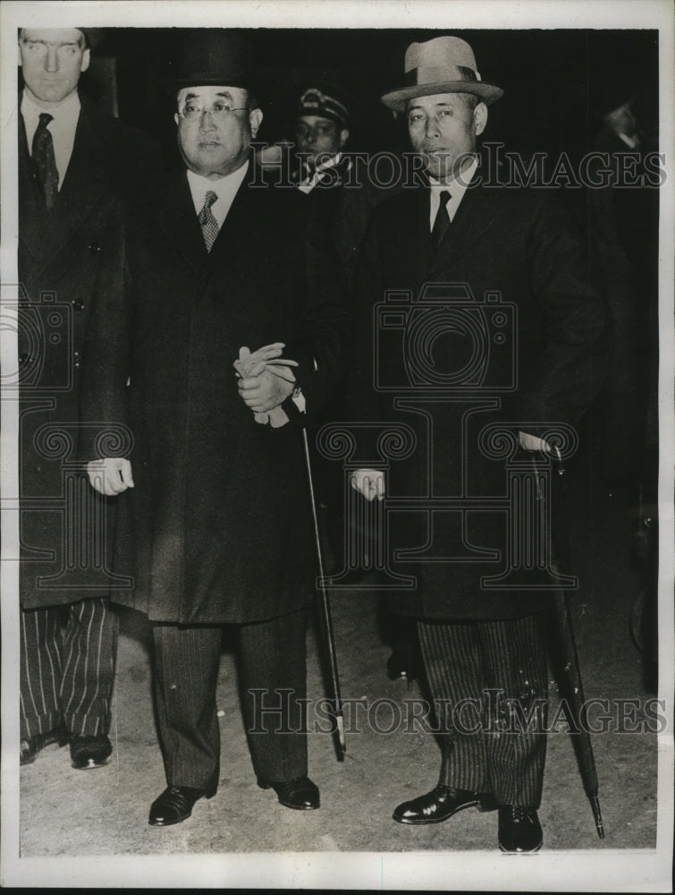 1934 Press Photo Admiral Yamamgior &amp; Aide Pictured as They Arrive in London