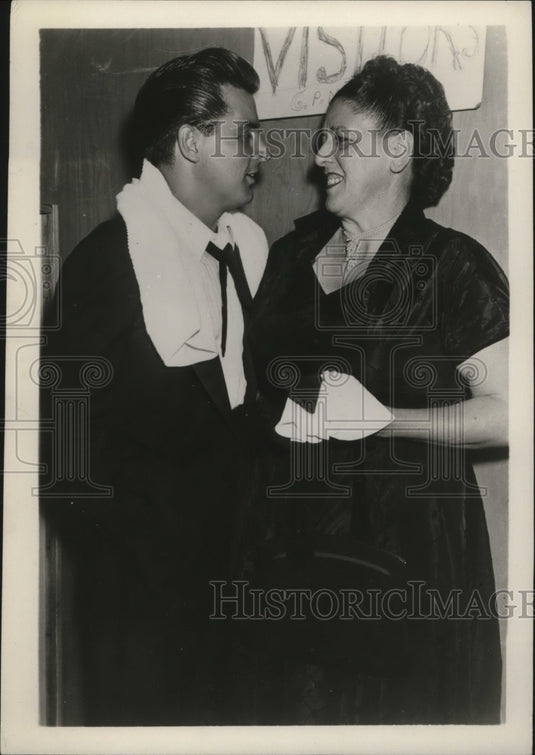 1953 Press Photo Johnny Desmon Chats Backstage at Ciro's with Carmelita Columbo