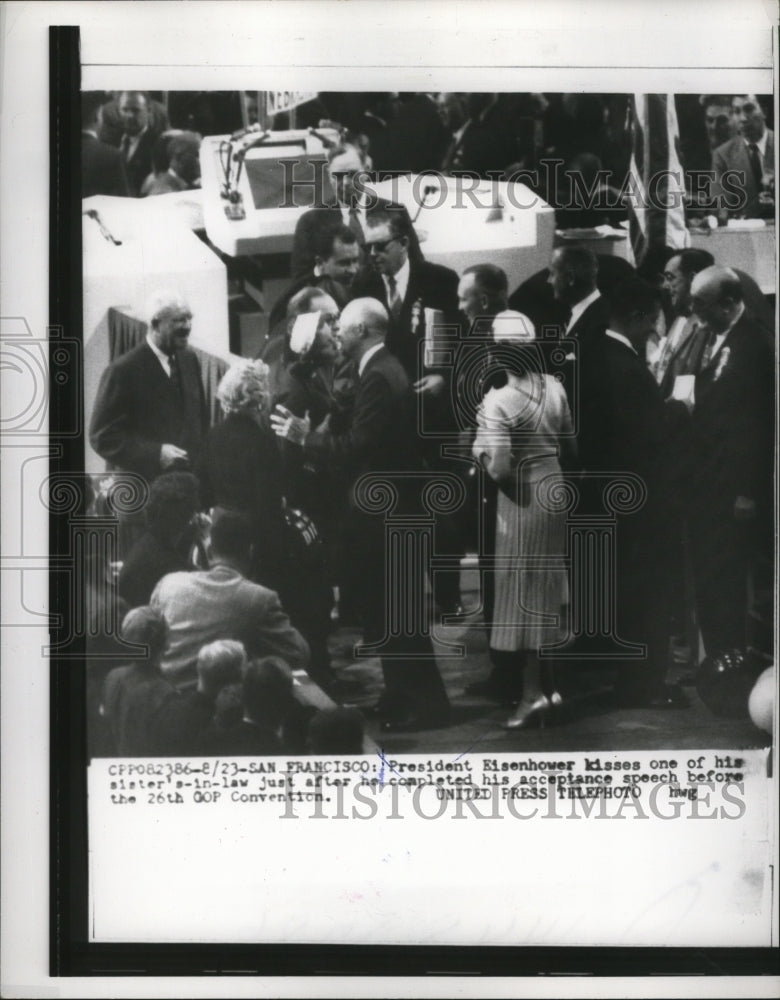 1956 Press Photo Pres. Eisenhower Kisses Sister-in-Law After Acceptance Speech
