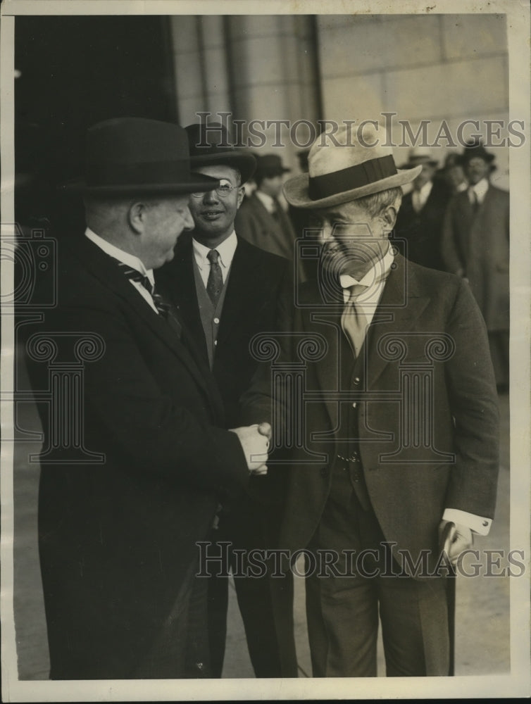 1923 Press Photo Count Yayusa Uchida and Foreign Minister of Japan Greeted