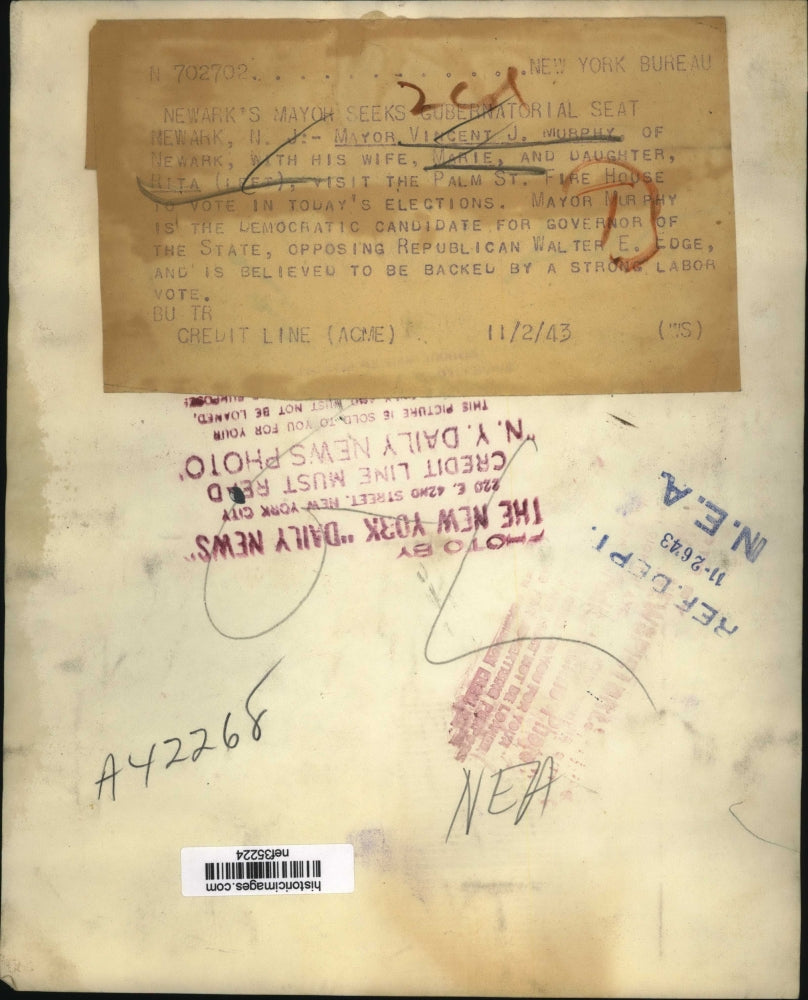 1943 Press Photo Vincent J. Murray, Wife Marie, Daughter Rita Voting, Newark, NJ