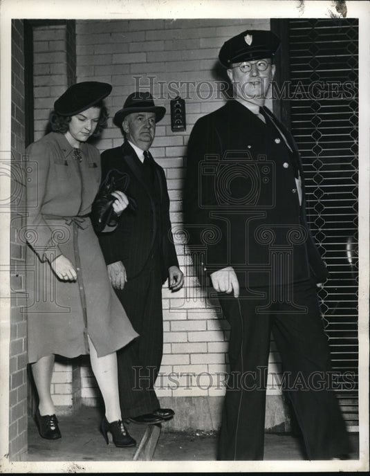 1941 Press Photo Ruth Stearman Leaving Trial in Boston - nef35260