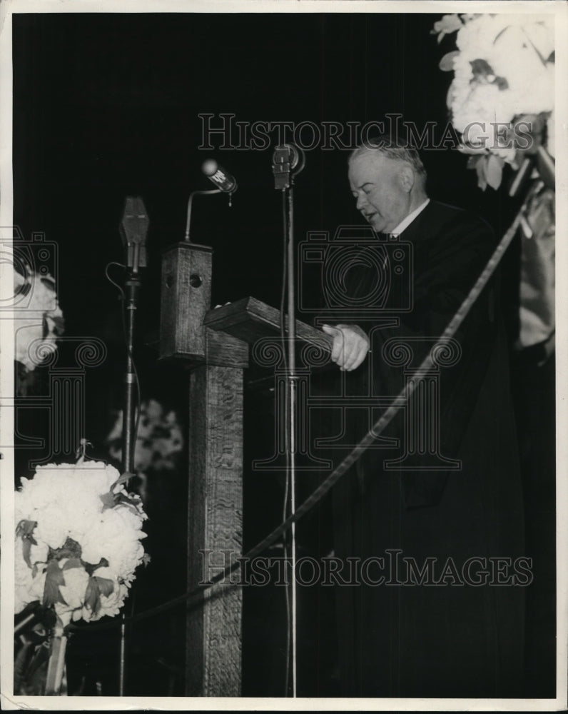 1935 Press Photo Herbert Hoover Speaking to Drake Committee - nef35267