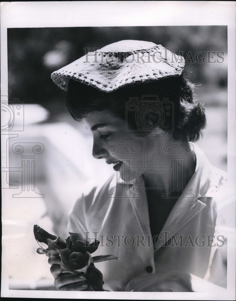 1955 Press Photo Model Arlene Miller Wearing Hat Made for Mamie Eisenhower