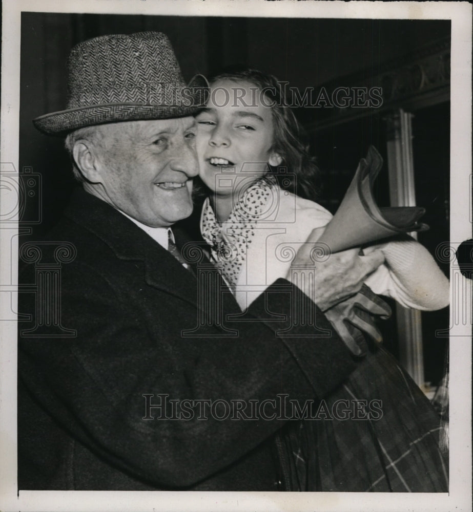 1939 Press Photo James Clark McReynolds, Little Girl Betty Fallon in Washington