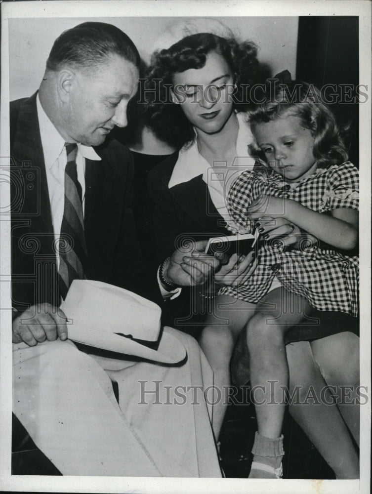 1944 Press Photo Judy Ann Berline, Child Leukemia Patient & Donors, Cincinnati