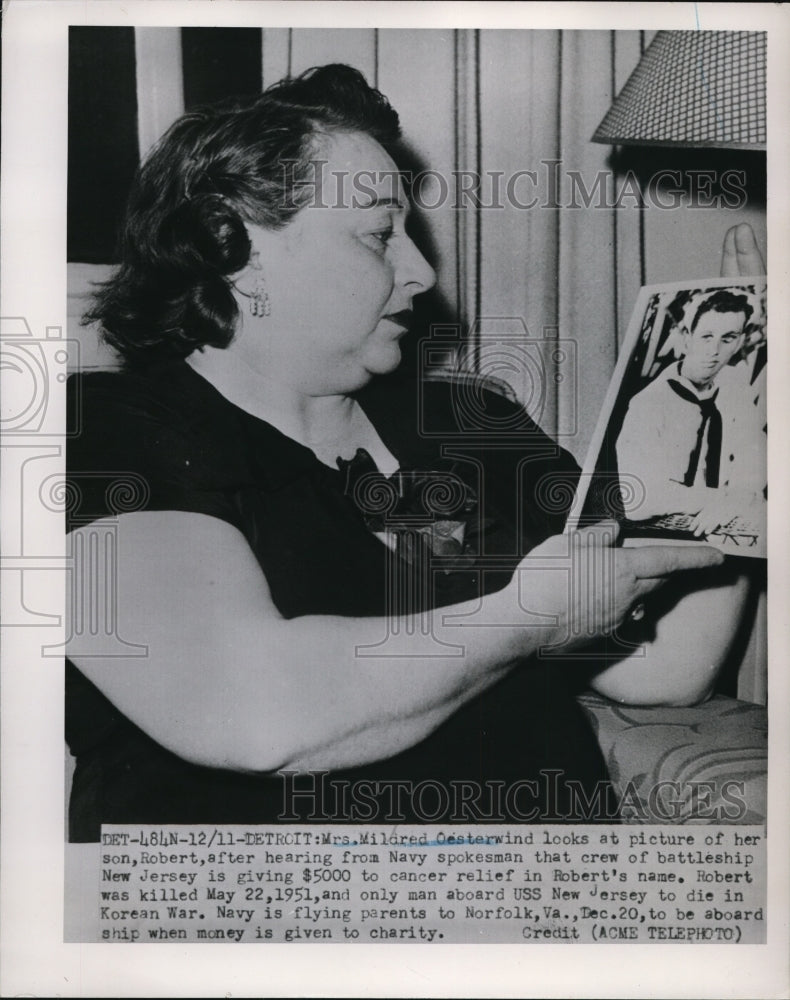 Load image into Gallery viewer, 1951 Press Photo Mildred Osterwind w Picture of Son Robert, U.S. Navy Killed

