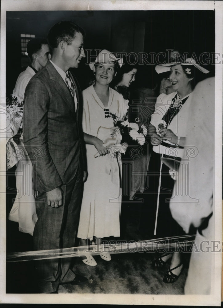 Load image into Gallery viewer, 1937 Press Photo Hercle Cook and Evelyn Steele, Married Couple On School Date
