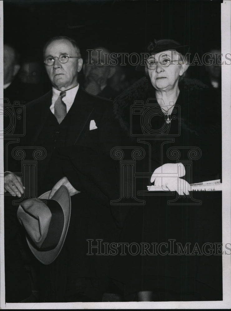 1935 Press Photo Parents of Rev. Chay Coughling - nef35515