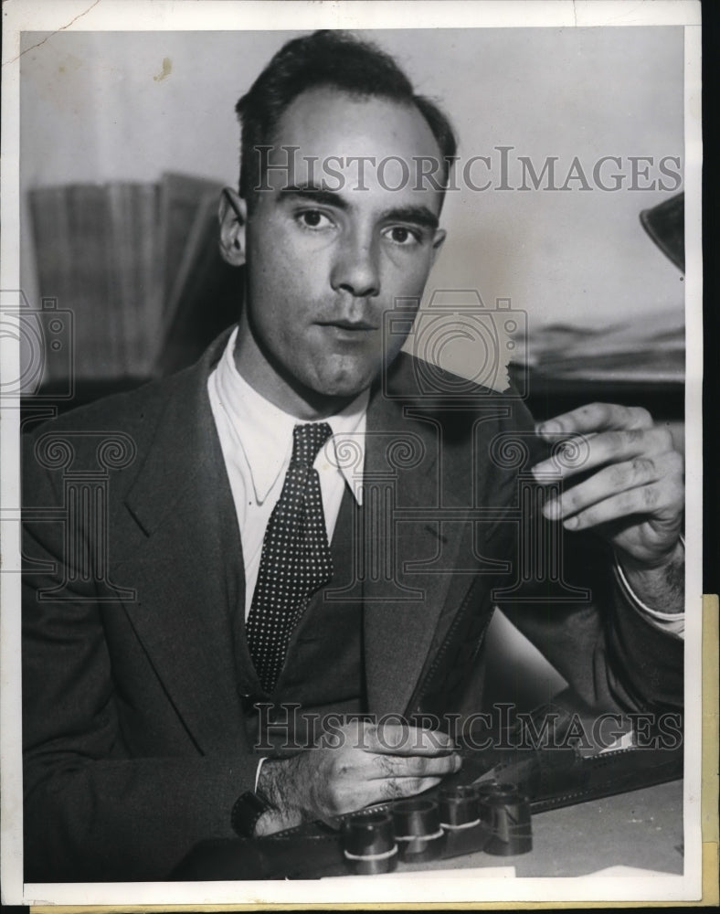 Load image into Gallery viewer, 1936 Press Photo Dr.Carl Anderson awarded the Nobel Prize in Physics
